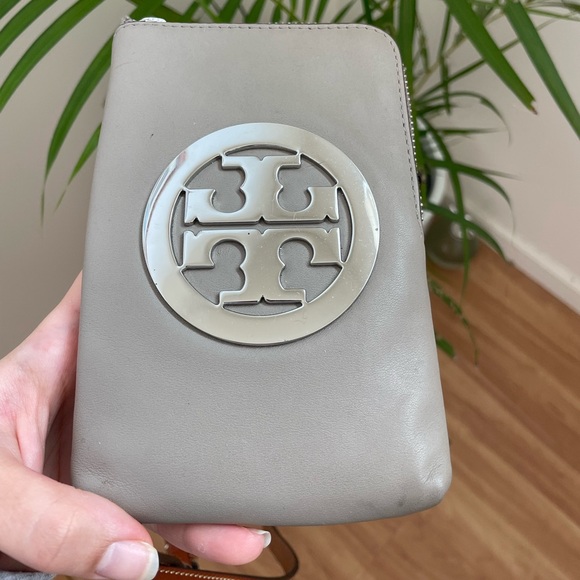 Tory Burch Mini Crossbody Phone and Card Holder - Picture 4 of 5